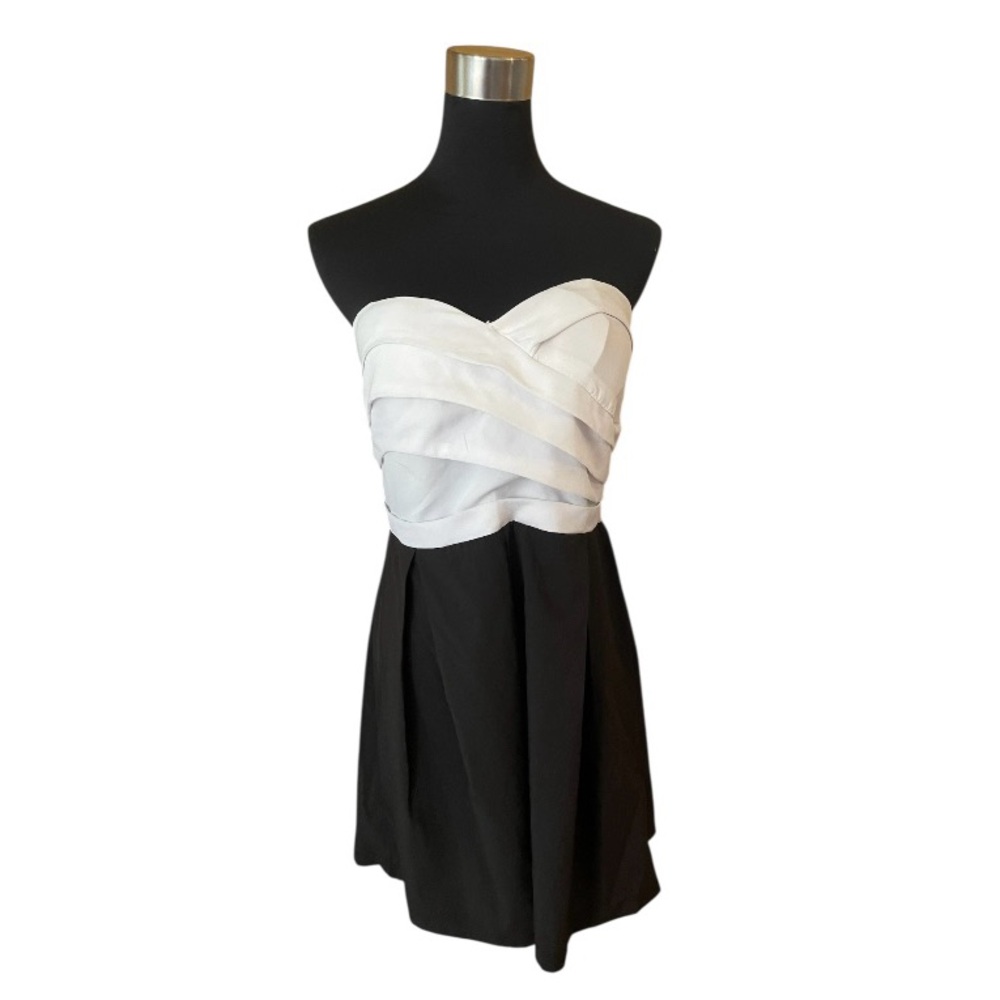 Vintage 2000s Y2K Strapless Babydoll Romper Ruffled White & Black Zipper Back M